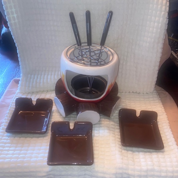 Hersheys S’more Making Campfire - Picture 1 of 5